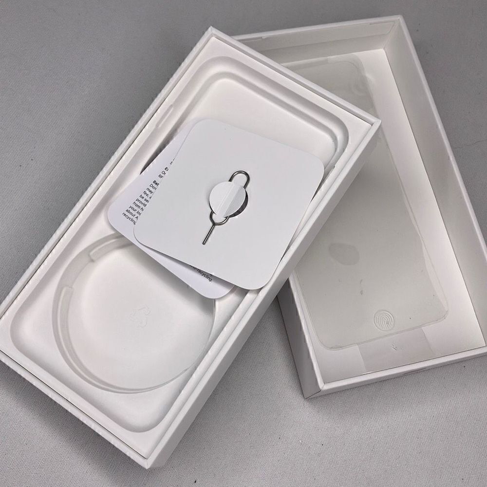 Empty Box of Apple iPhone SE Space Gray with Sim Ejector - Picture 5 of 7